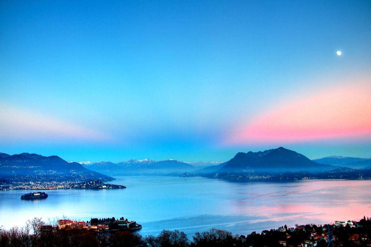 Alba sul lago Stresa Esterno foto
