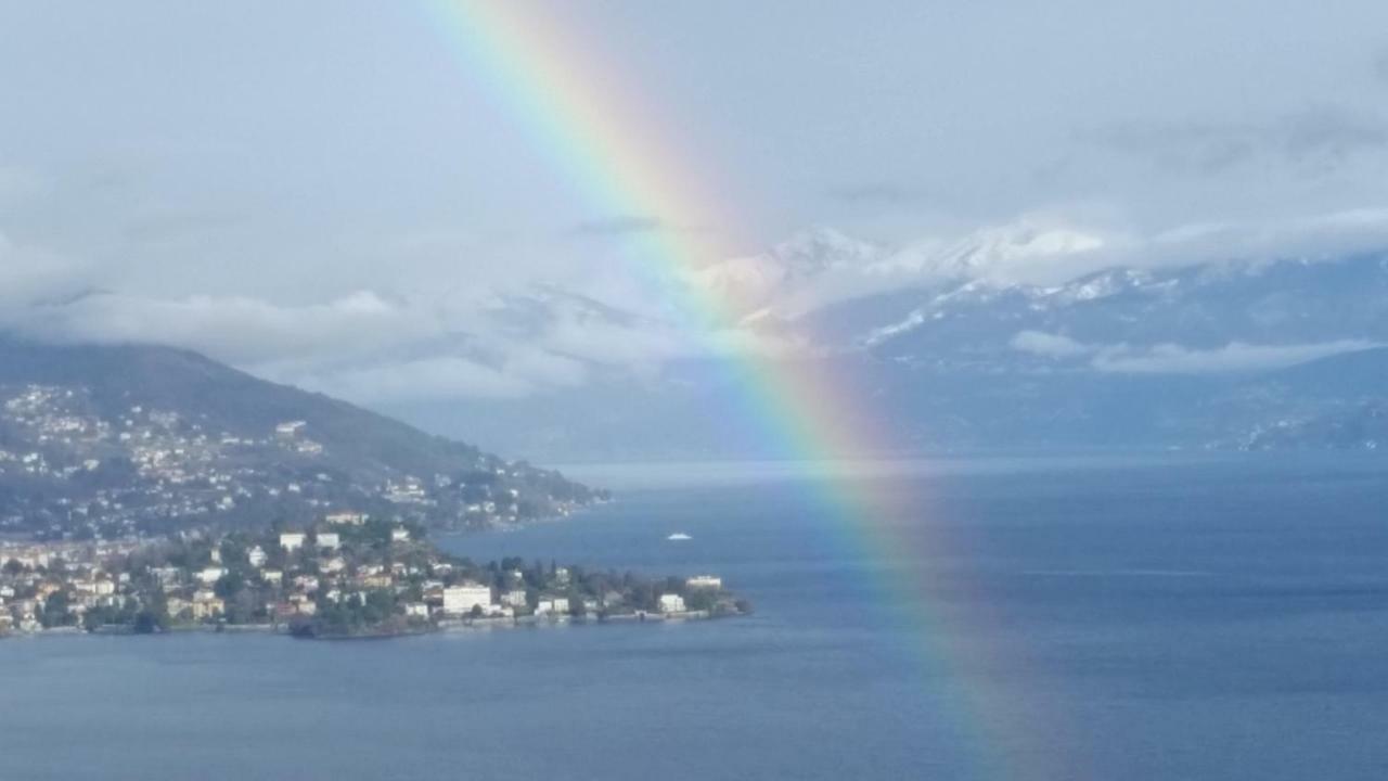 Alba sul lago Stresa Esterno foto